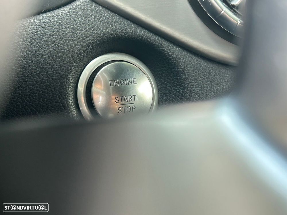 Mercedes-Benz CLA 200 - 35