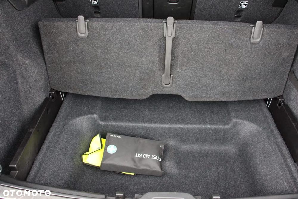 Volvo XC 40 D4 AWD Geartronic R-Design - 31