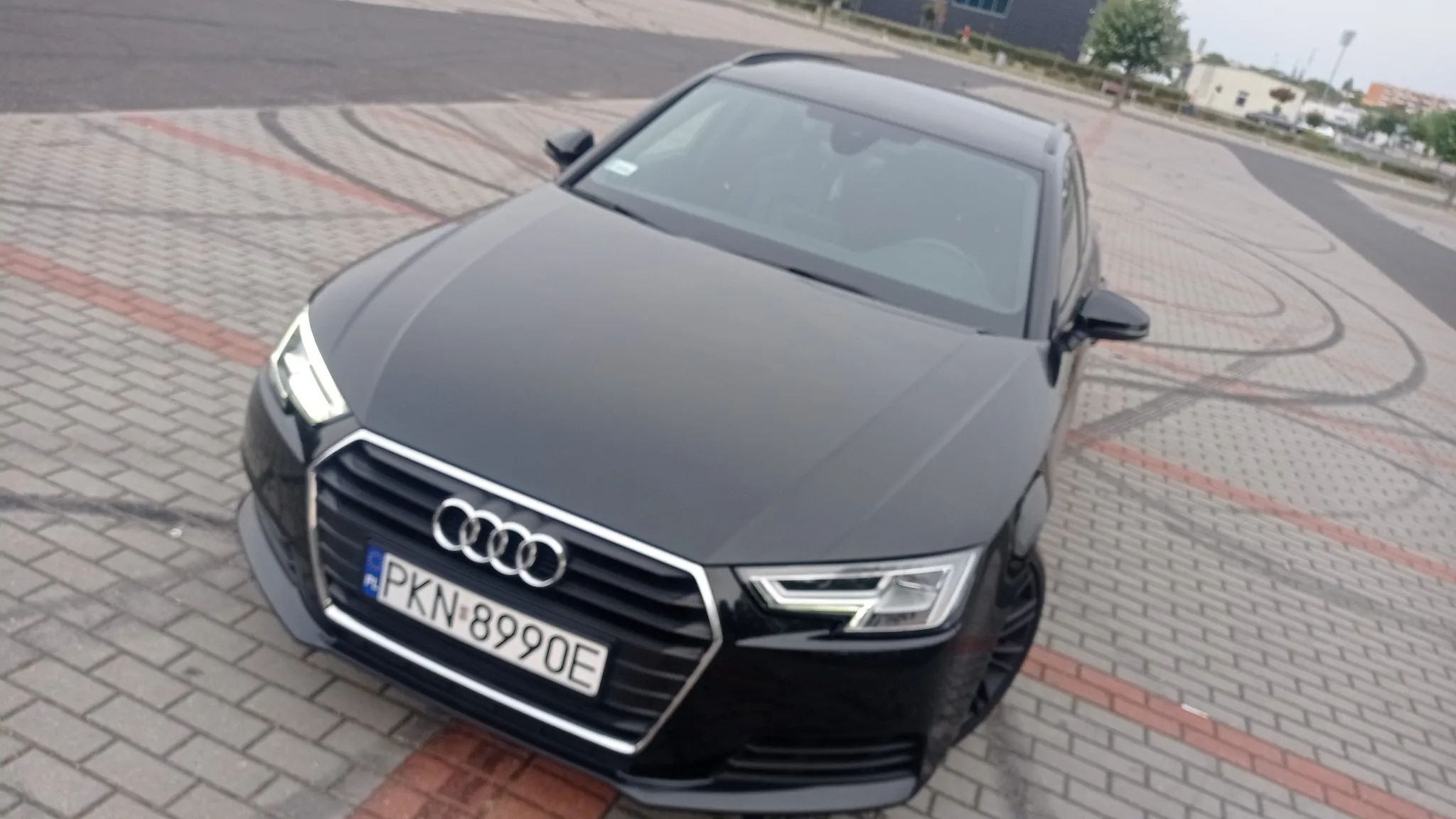 Audi A4 Avant 2.0 TDI ultra S tronic - 1