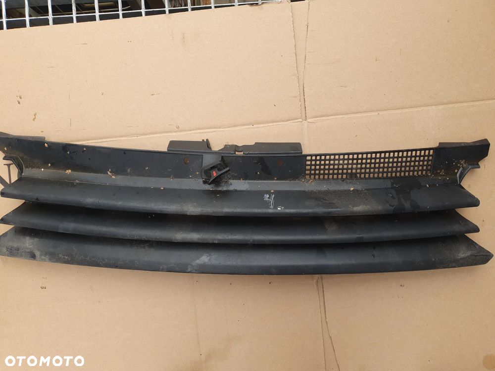 VW GOLF 4 GRILL BEZ ZNACZKA TUNING - 1