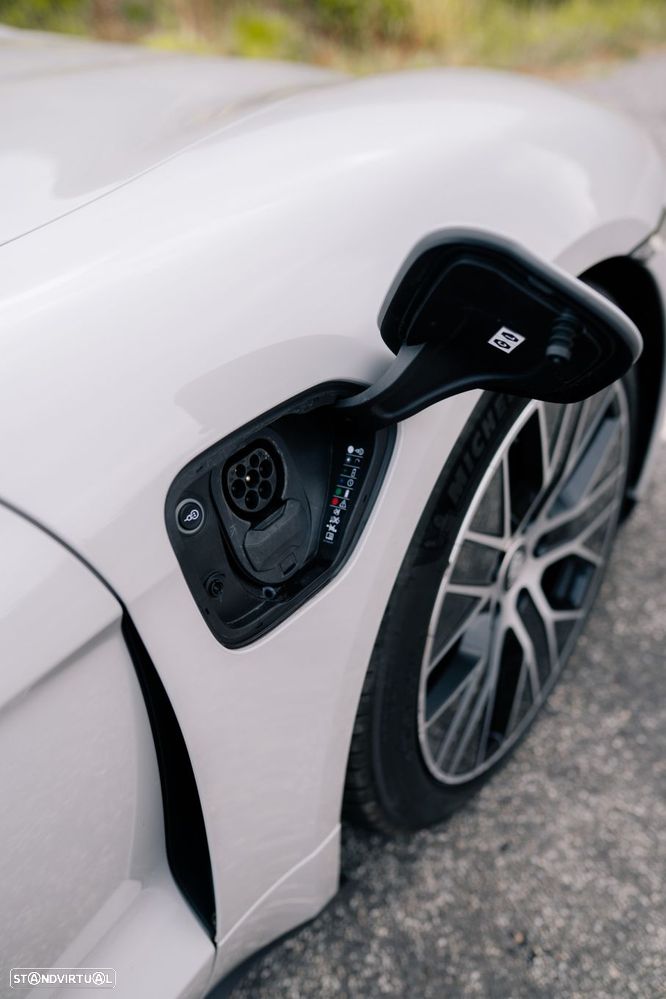 Porsche Taycan Sport Turismo - 13