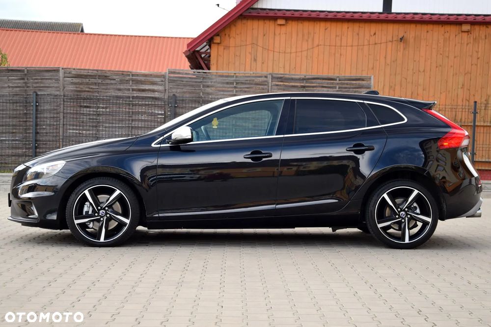Volvo V40 D4 R Design - 9