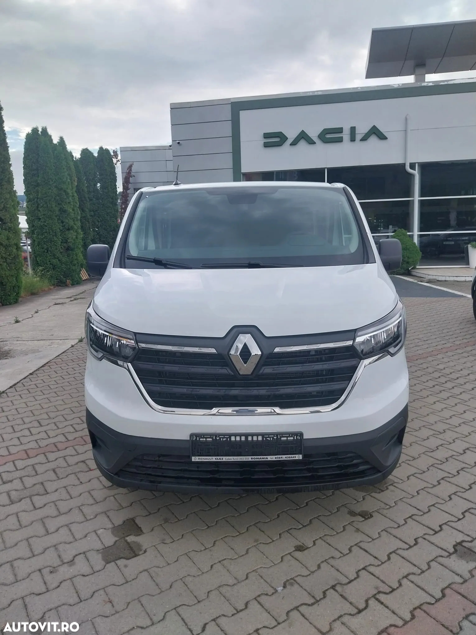 Renault Trafic 2.0 Blue dCi 150 Furgon Cabina Dubla L2H1 - 19