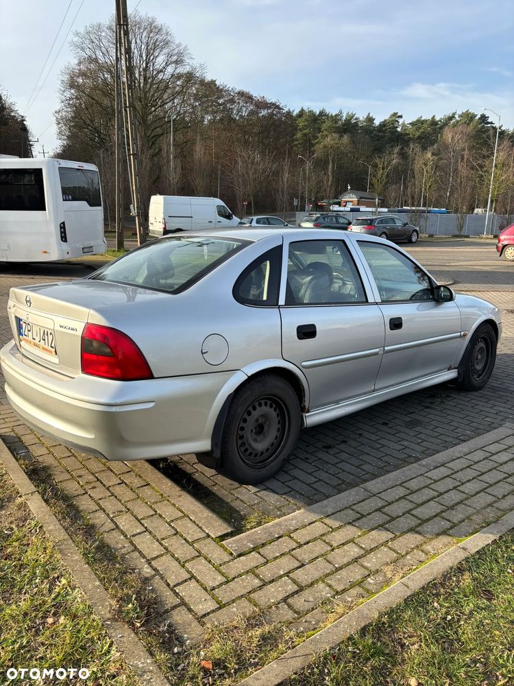 Opel Vectra 1.6 Comfort - 4