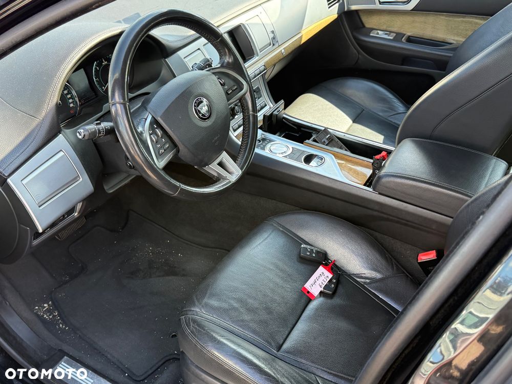 Jaguar XF 2.2 - 8