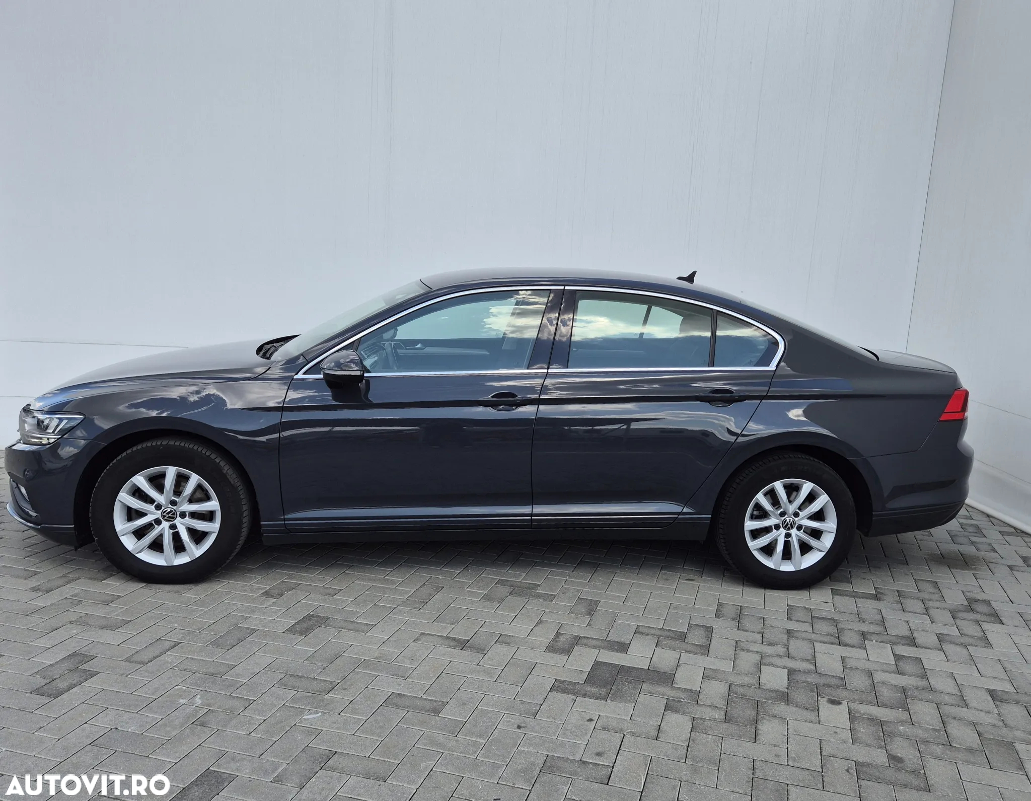 Volkswagen Passat - 2