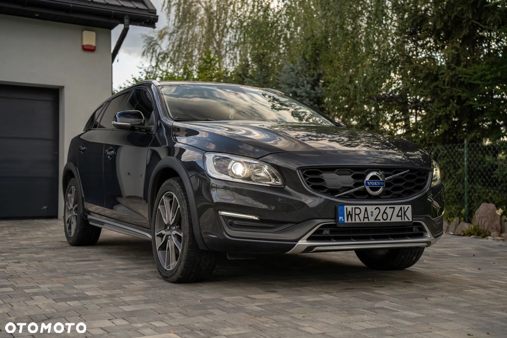 Volvo V60 Cross Country - 1