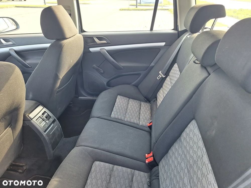 Skoda Octavia 1.6 Combi Ambiente - 9