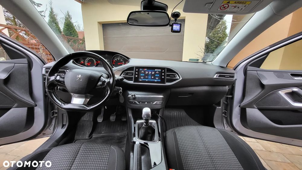 Peugeot 308 1.5 BlueHDi Allure S&S - 17