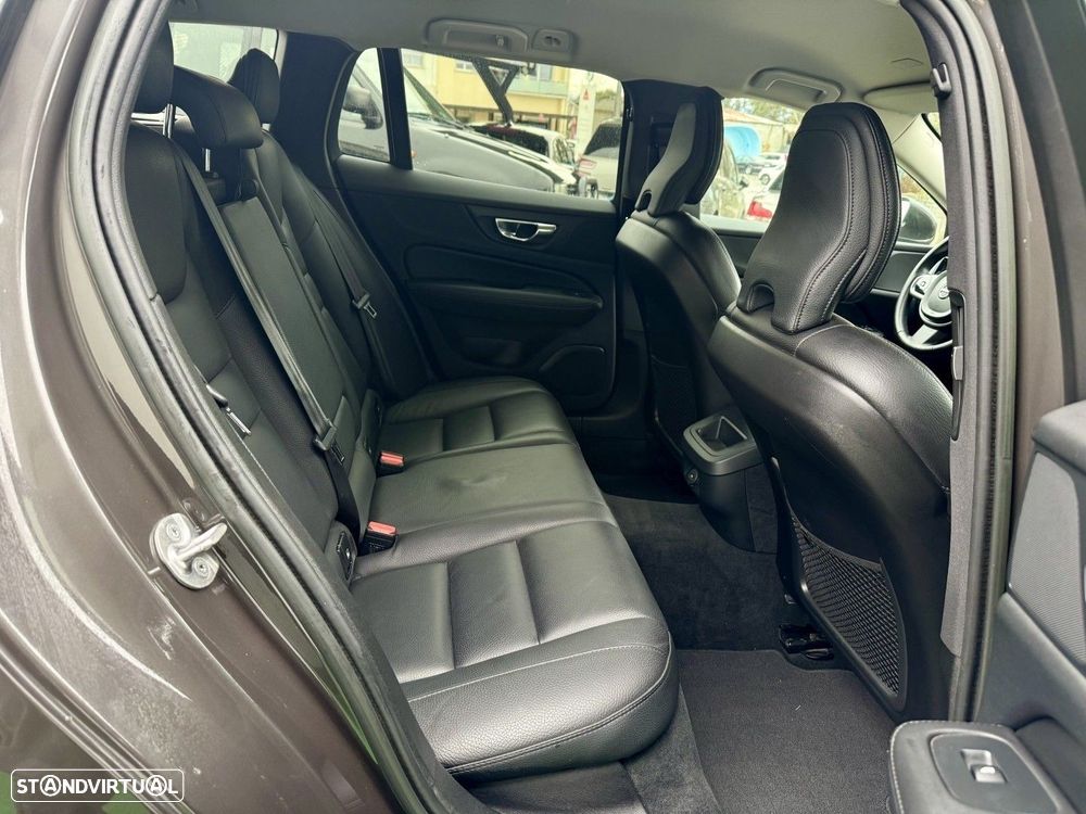 Volvo V60 2.0 B4 Plus Bright Auto - 23