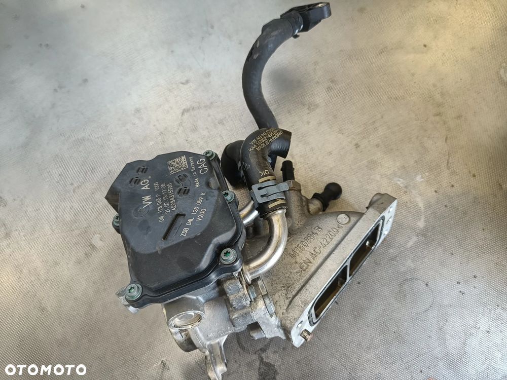 Przepustnica 1.6 2.0 TDI Skoda Octavia 3 VW Golf VII Seat Leon Audi A3 04L128063P - 2
