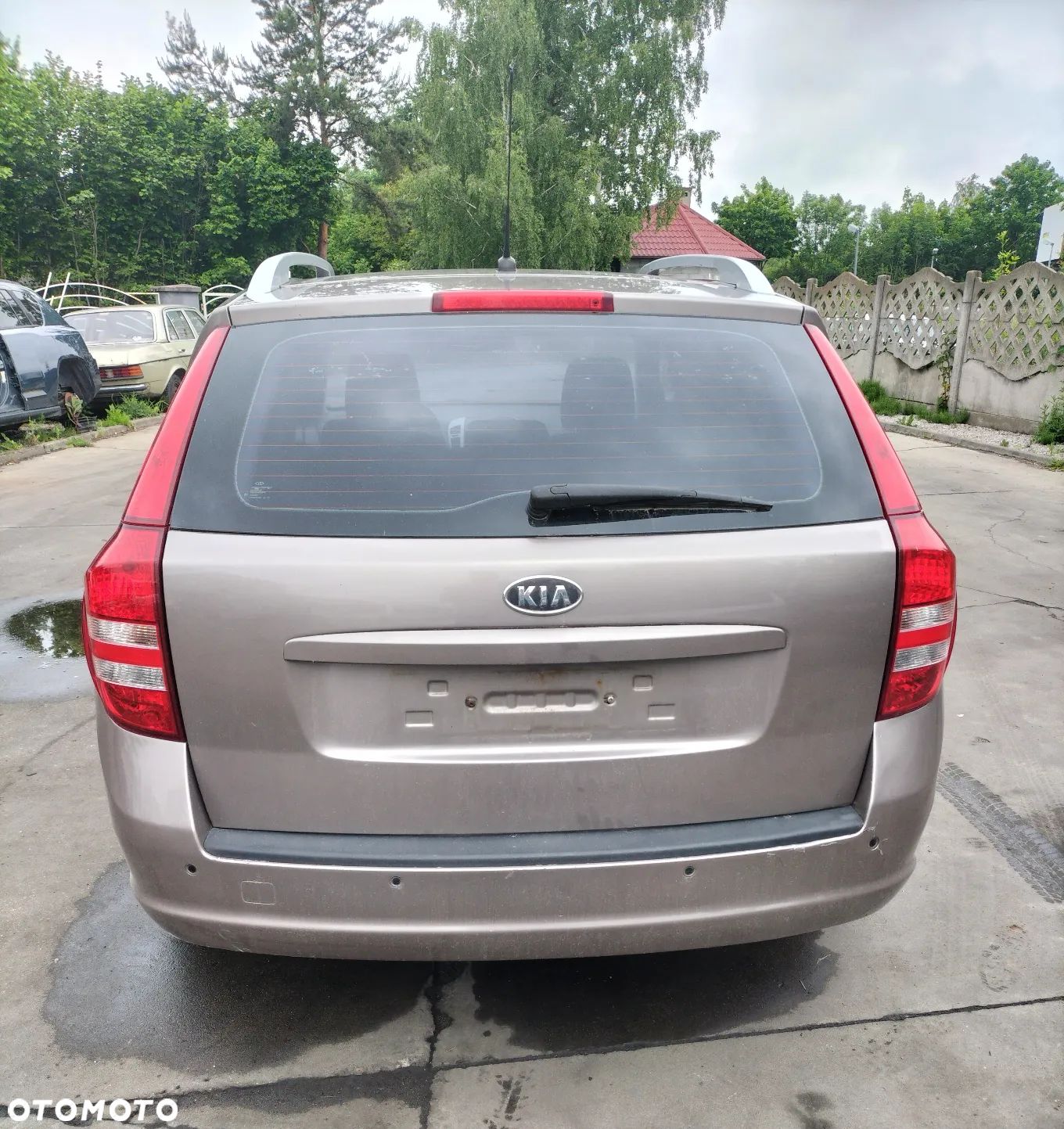ZDERZAK TYŁ Z CZUJNIKAMI PDC KIA CEED I KOMBI 2.0 CRDI 140 KM D4EA KOD LAK.8Q - 1