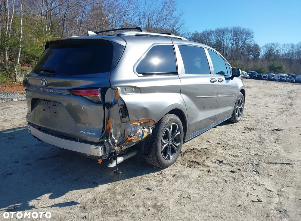 Toyota Sienna - 8