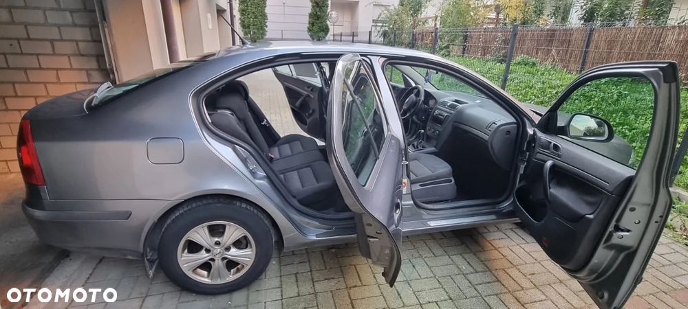 Skoda Octavia 1.6 Tour - 6