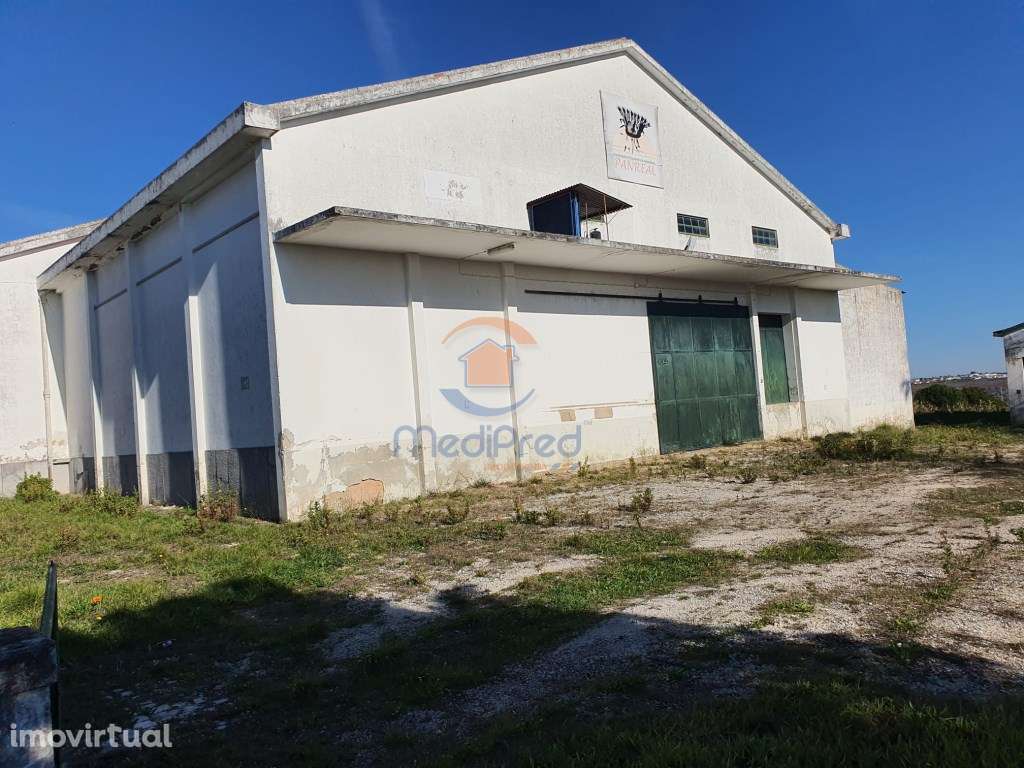 Armazém com 1.000 m2 em terreno urbano | Alcanhões, Santarém - Grande imagem: 5/9