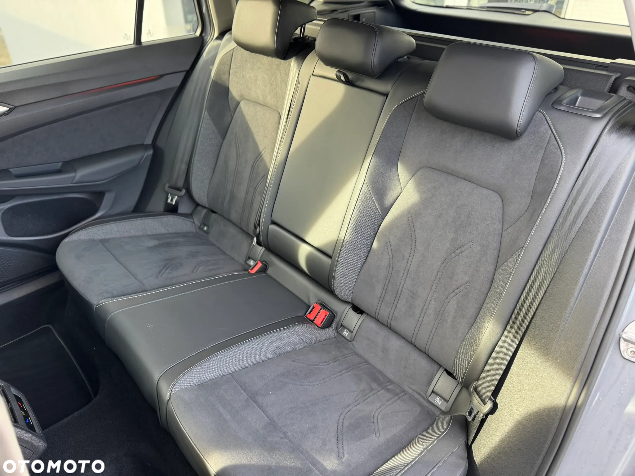 Volkswagen Golf Variant 1.5 eTSI OPF DSG Style - 31