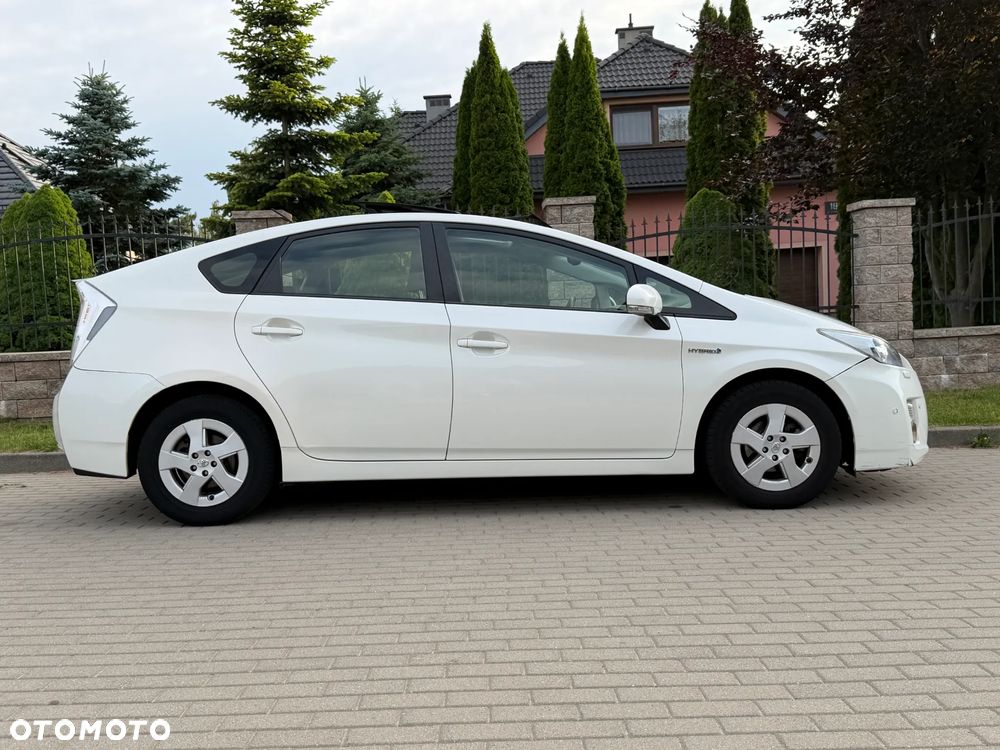 Toyota Prius (Hybrid) Executive - 7
