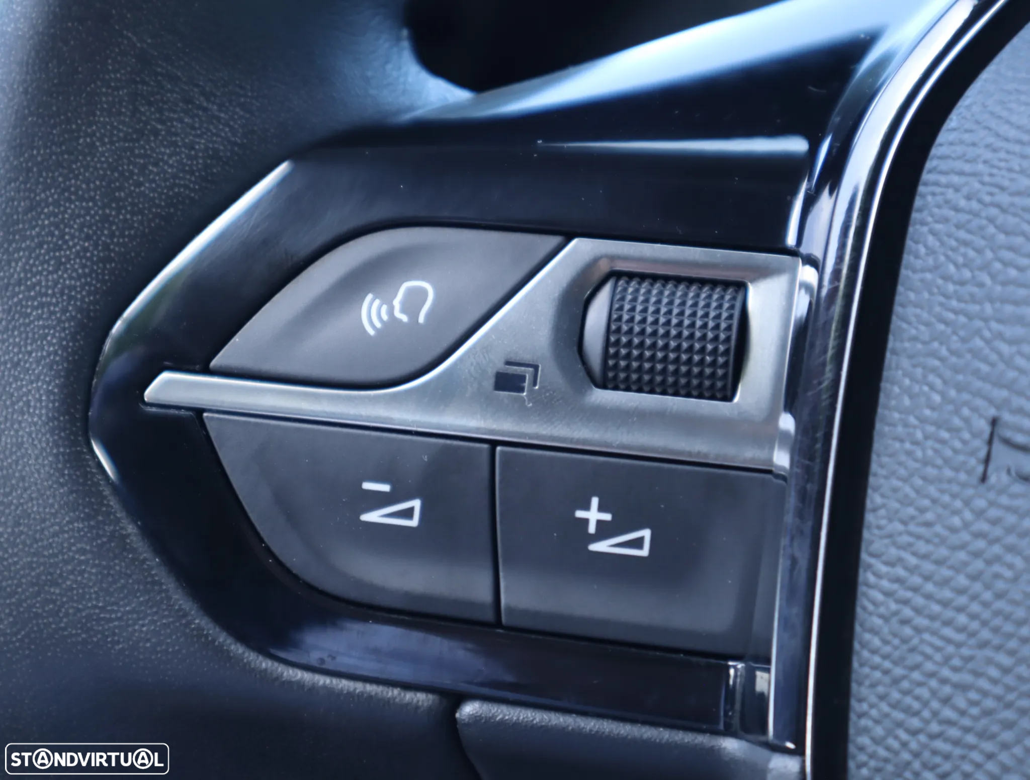 Peugeot e-2008 50 kWh Allure Pack - 31