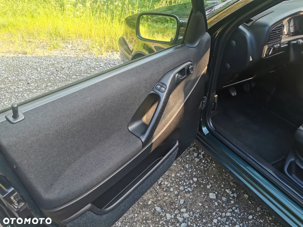 Volkswagen Passat 1.8 GL - 39