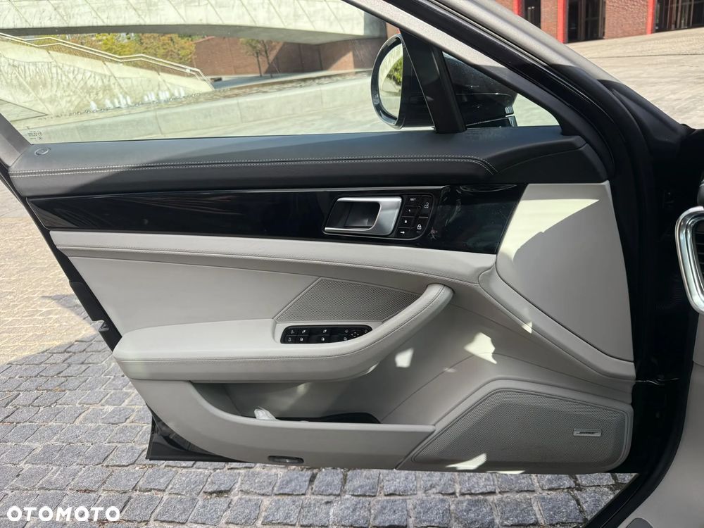 Porsche Panamera - 12