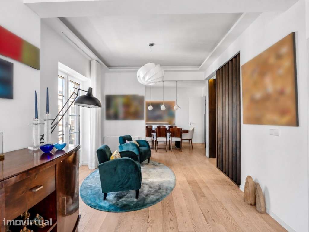 Apartamento T4 com varanda e garagem para cinco viaturas na Avenida... - Grande imagem: 4/23
