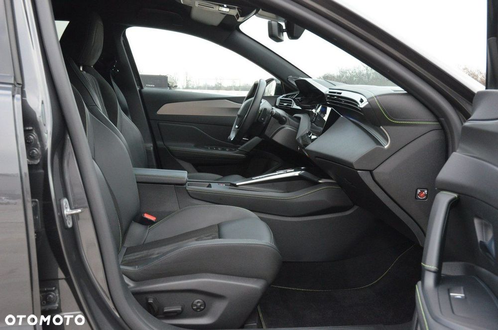 Peugeot 408 1.6 Plug-In Hybrid 225 GT EAT8 - 33