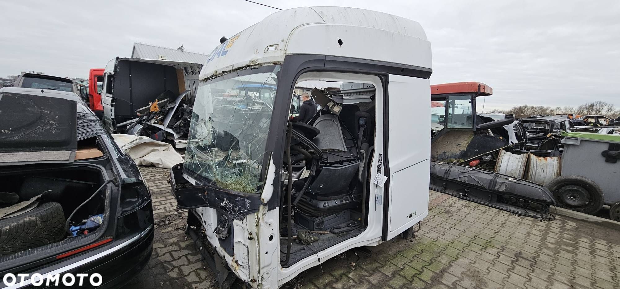 ĆWIARTKA BŁOTNIK LEWY TYŁ MERCEDES ACTROS 1824 - 1