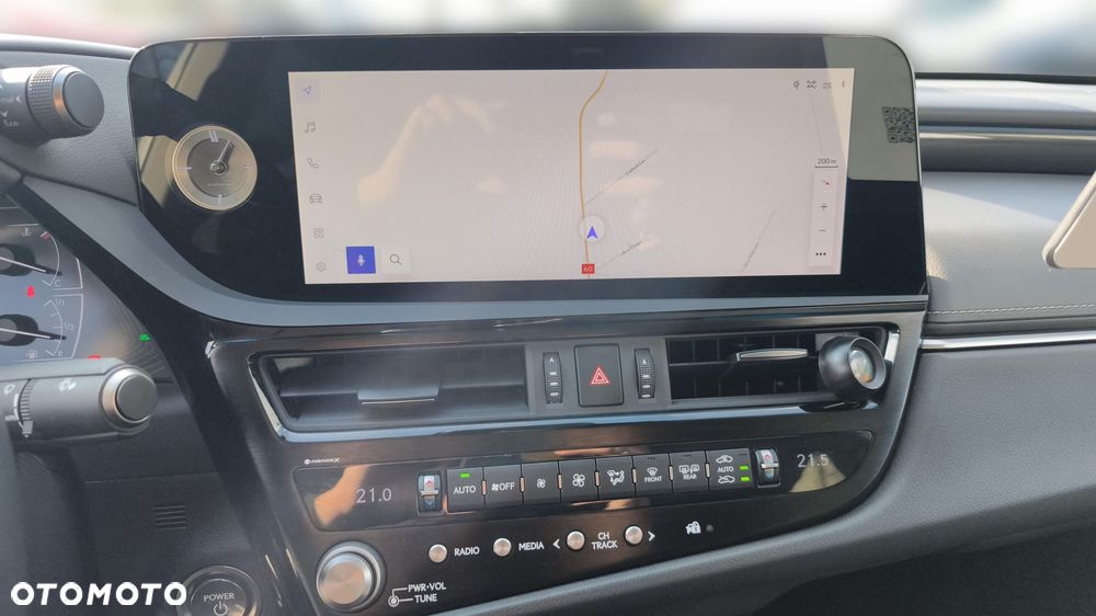 Lexus ES 300h Business Edition - 18