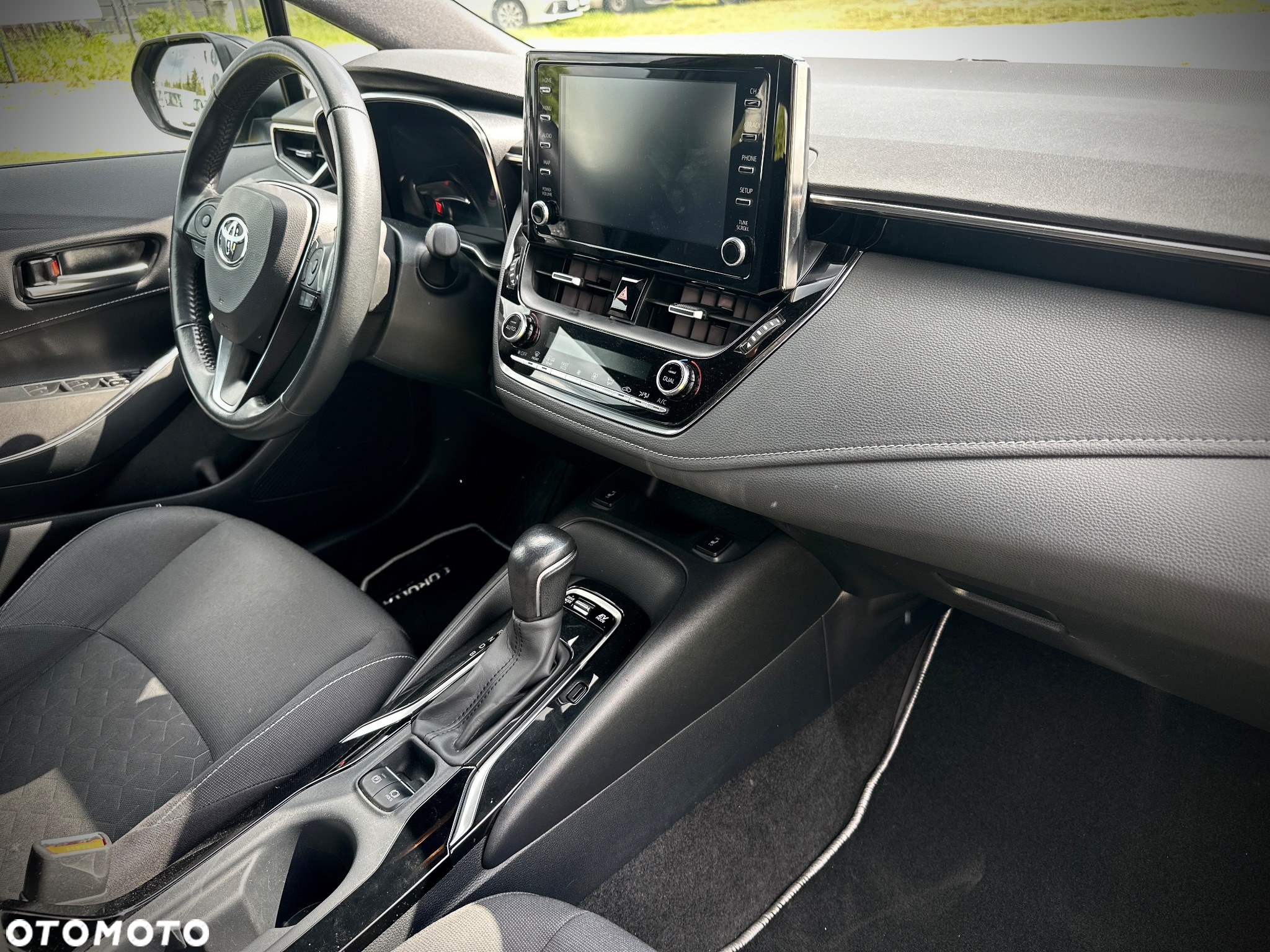 Toyota Corolla 1.8 Hybrid Comfort - 24