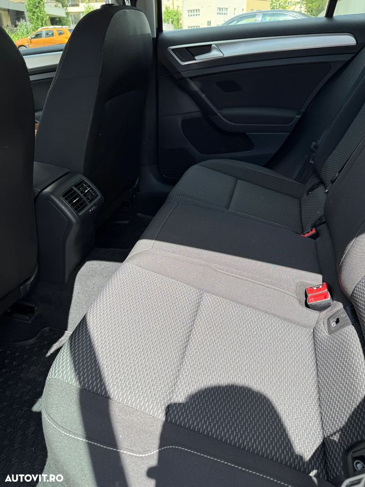 Volkswagen Golf - 11