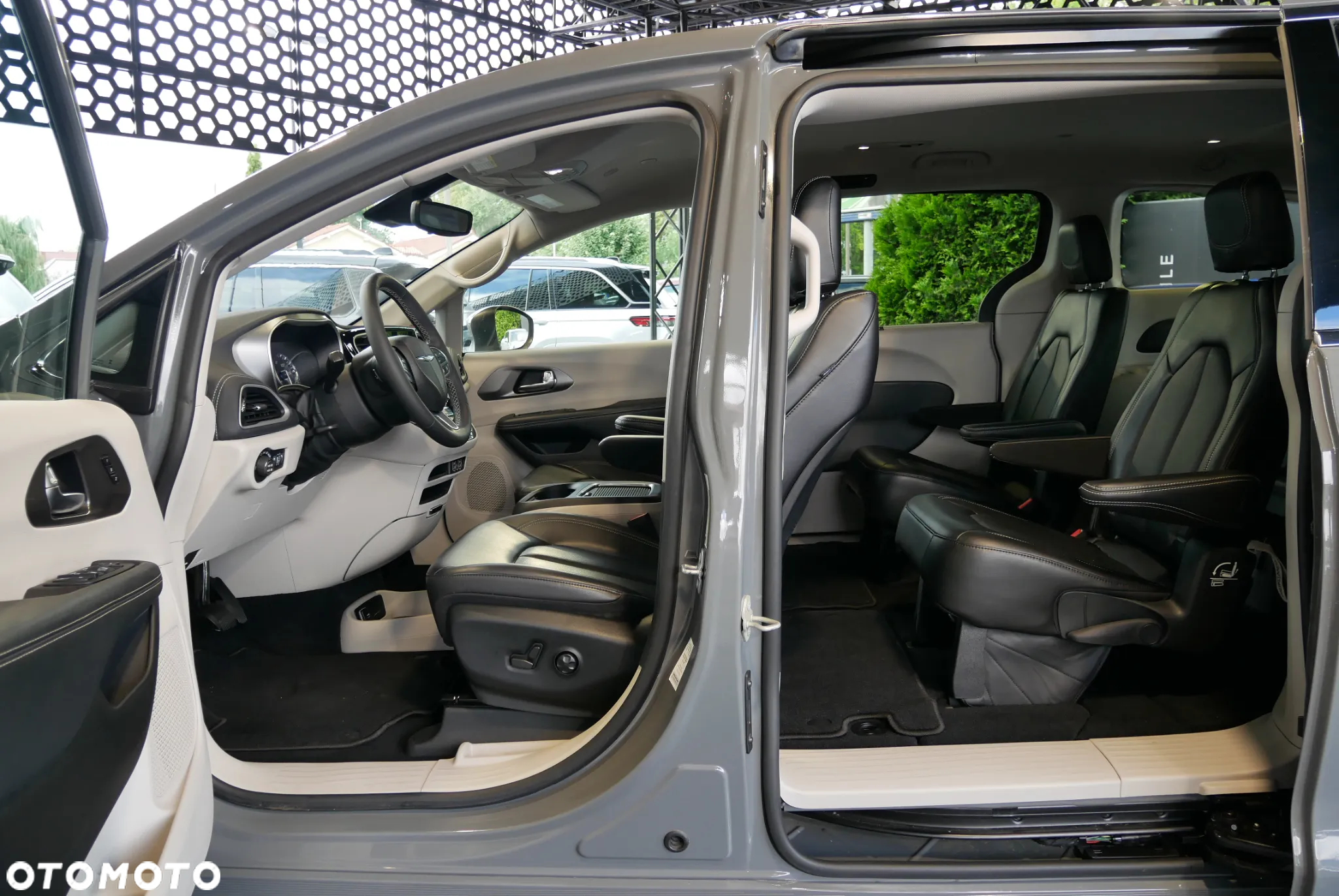 Chrysler Pacifica - 8