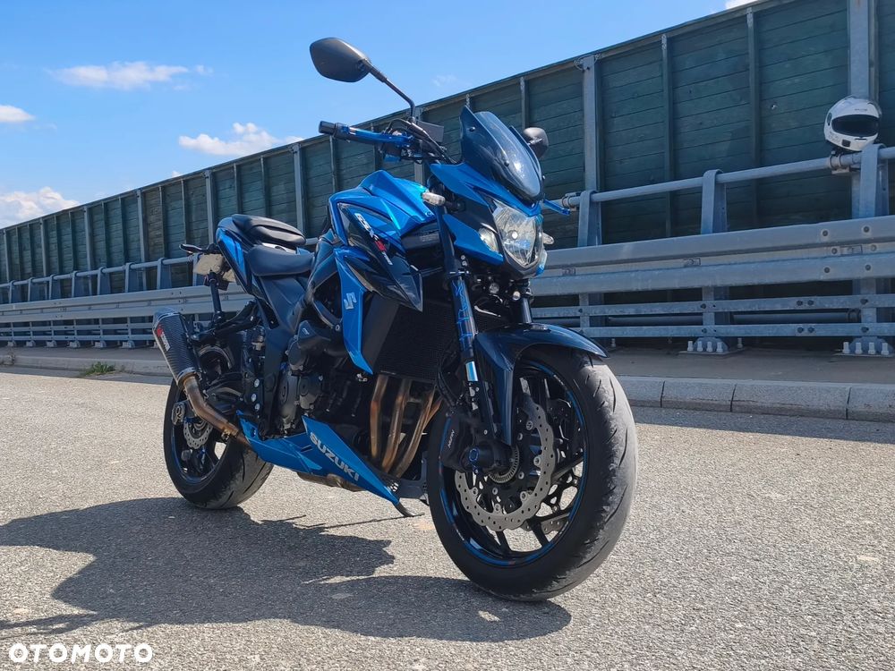 Suzuki GSX - 2