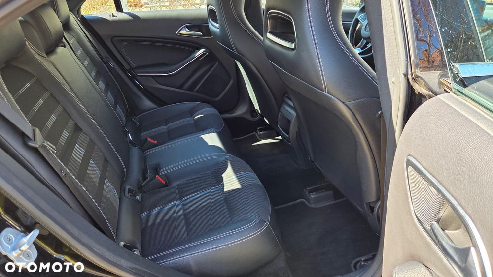 Mercedes-Benz CLA 180 7G-DCT Urban - 6