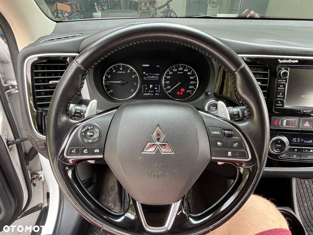 Mitsubishi Outlander 2.0 Instyle Navi 4WD CVT - 12