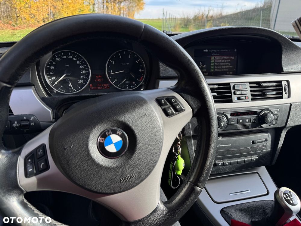 BMW Seria 3 320i - 17