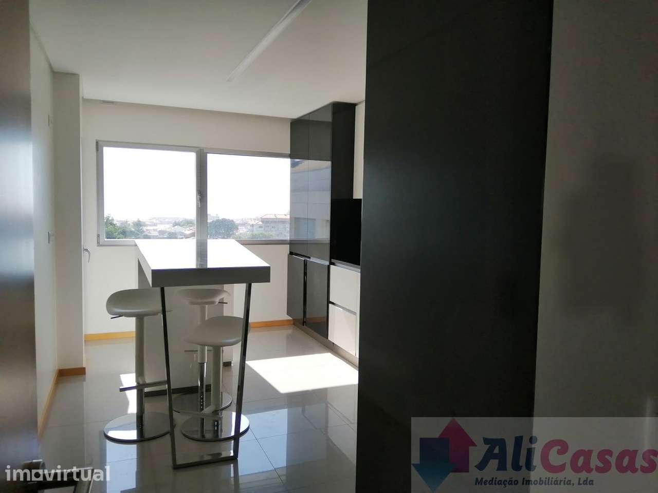 **Duplex T3 Semi-novo com Vista Mar -Garagem Individual P/3 carros** - Grande imagem: 3/59