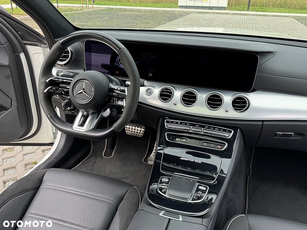 Mercedes-Benz Klasa E AMG 63 S 4Matic+ 9G-TRONIC - 31