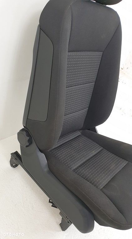 FOTEL PASAŻERA PRAWY PRZÓD MERCEDES W245 - 2