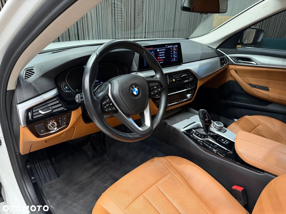 BMW Seria 5 520d xDrive - 9