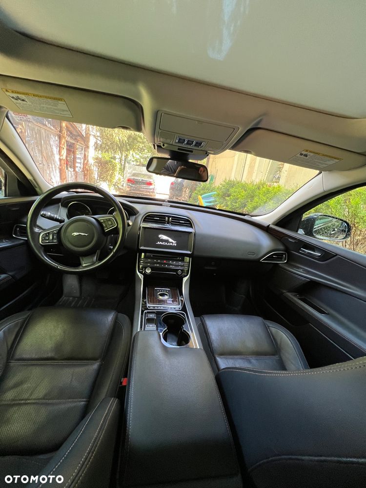 Jaguar XE S - 10