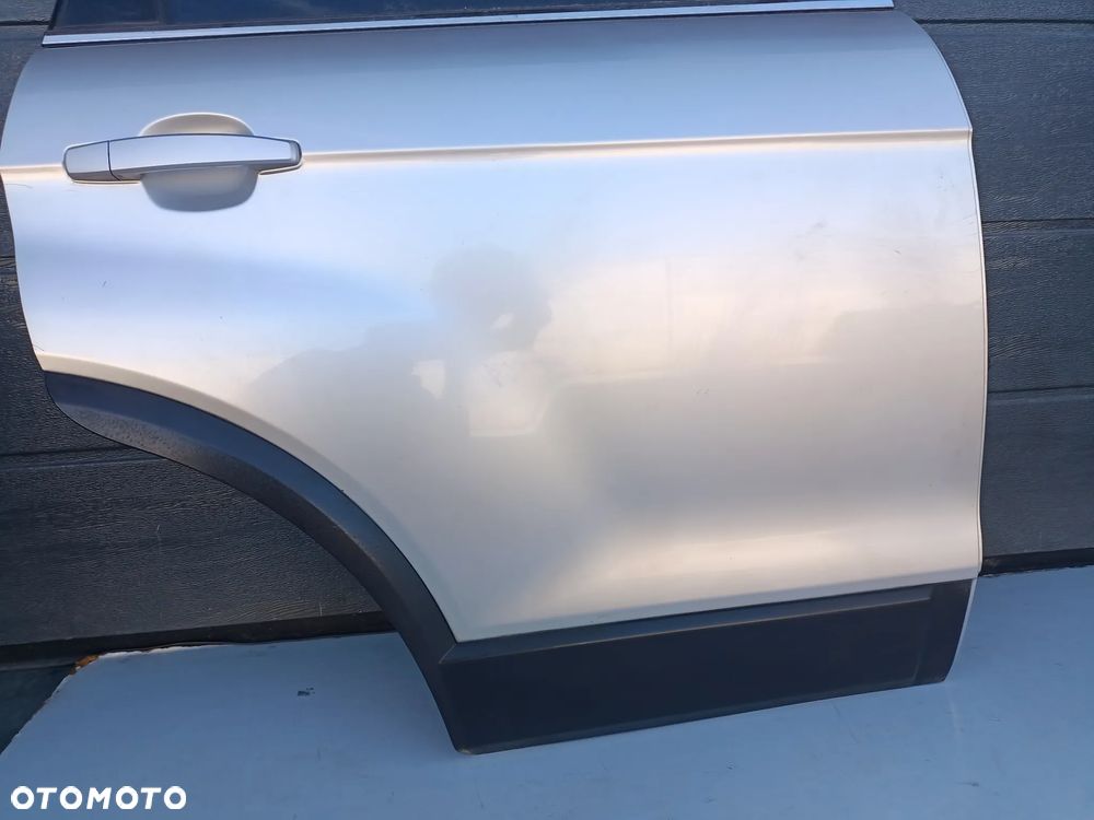 DRZWI PRAWY TYŁ- CHEVROLET CAPTIVA 2006-10rok / SREBRNE - 2