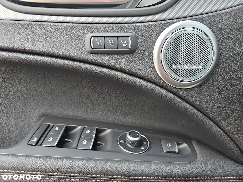 Alfa Romeo Stelvio - 19