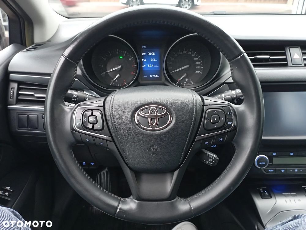 Toyota Avensis 1.8 Prestige MS - 12