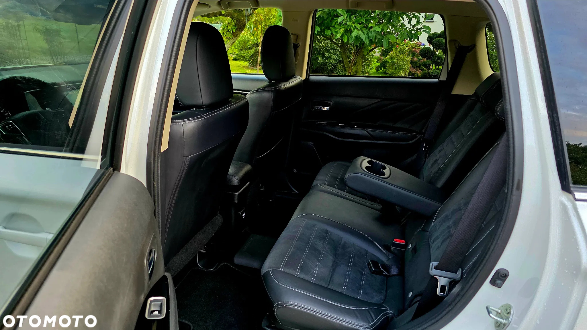 Mitsubishi Outlander PHEV Intense + - 22