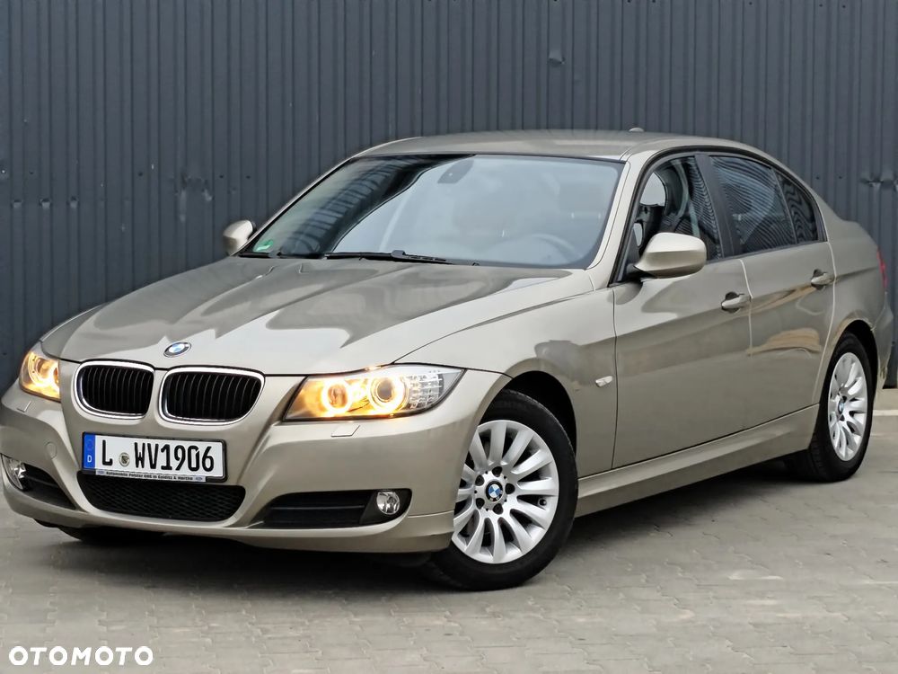 BMW Seria 3 318i Edition Exclusive - 1