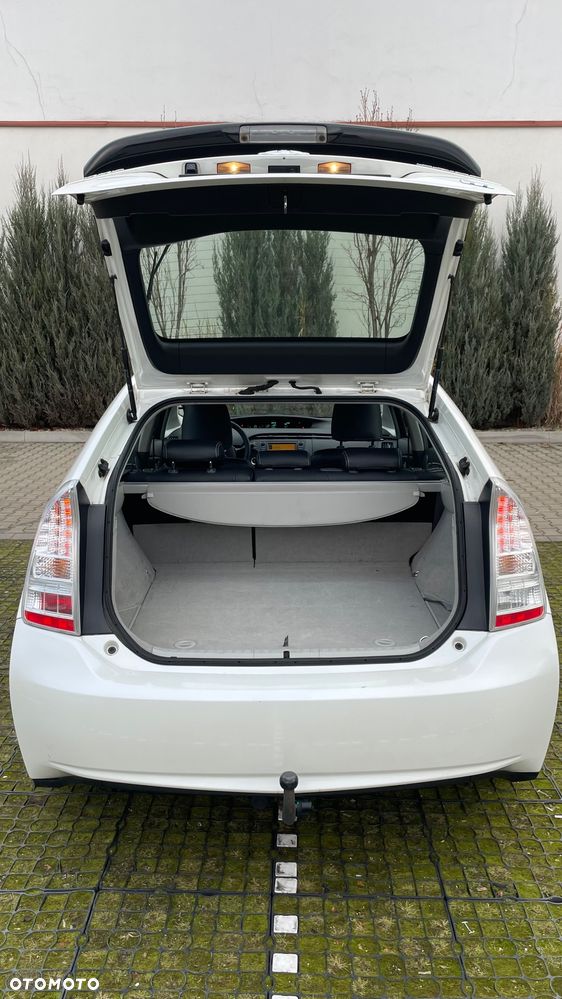 Toyota Prius 1.8 HSD Premium - 34