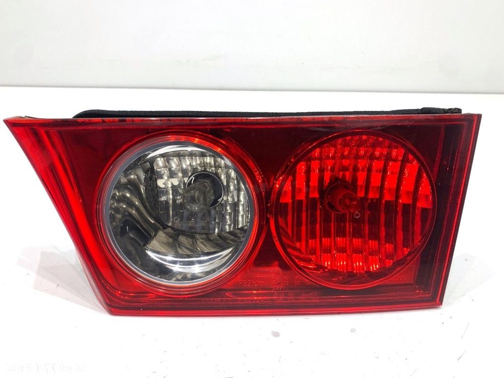 LAMPA TYŁ PRAWA WEWNĘTRZNA  HONDA ACCORD VII (CL, CN) 2003 - 2012 2.2 i-CTDi (CN1) 103 kW [140 KM] - 1