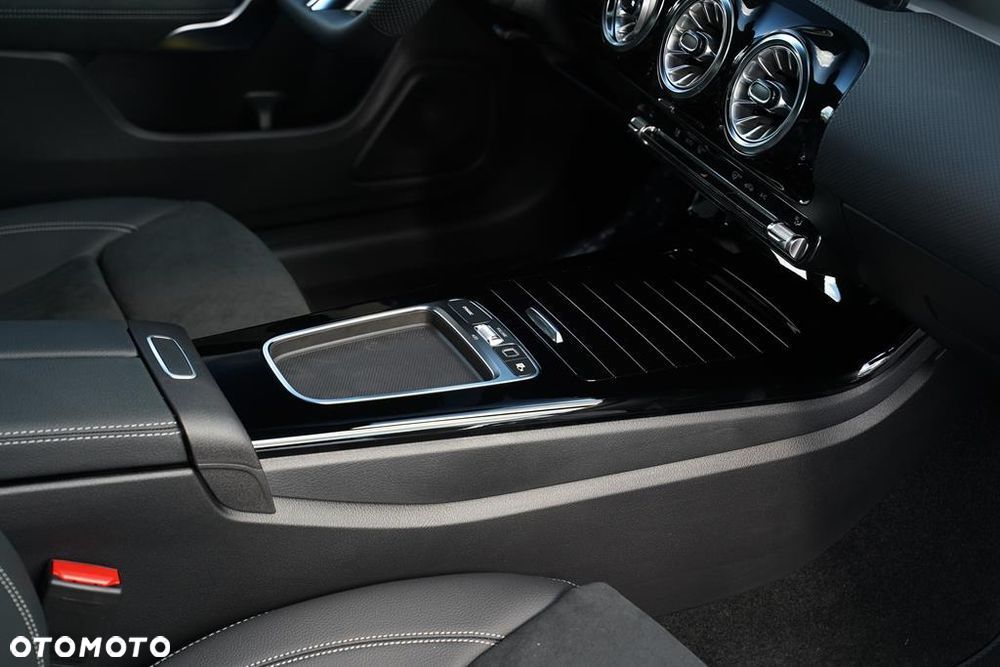 Mercedes-Benz CLA - 21