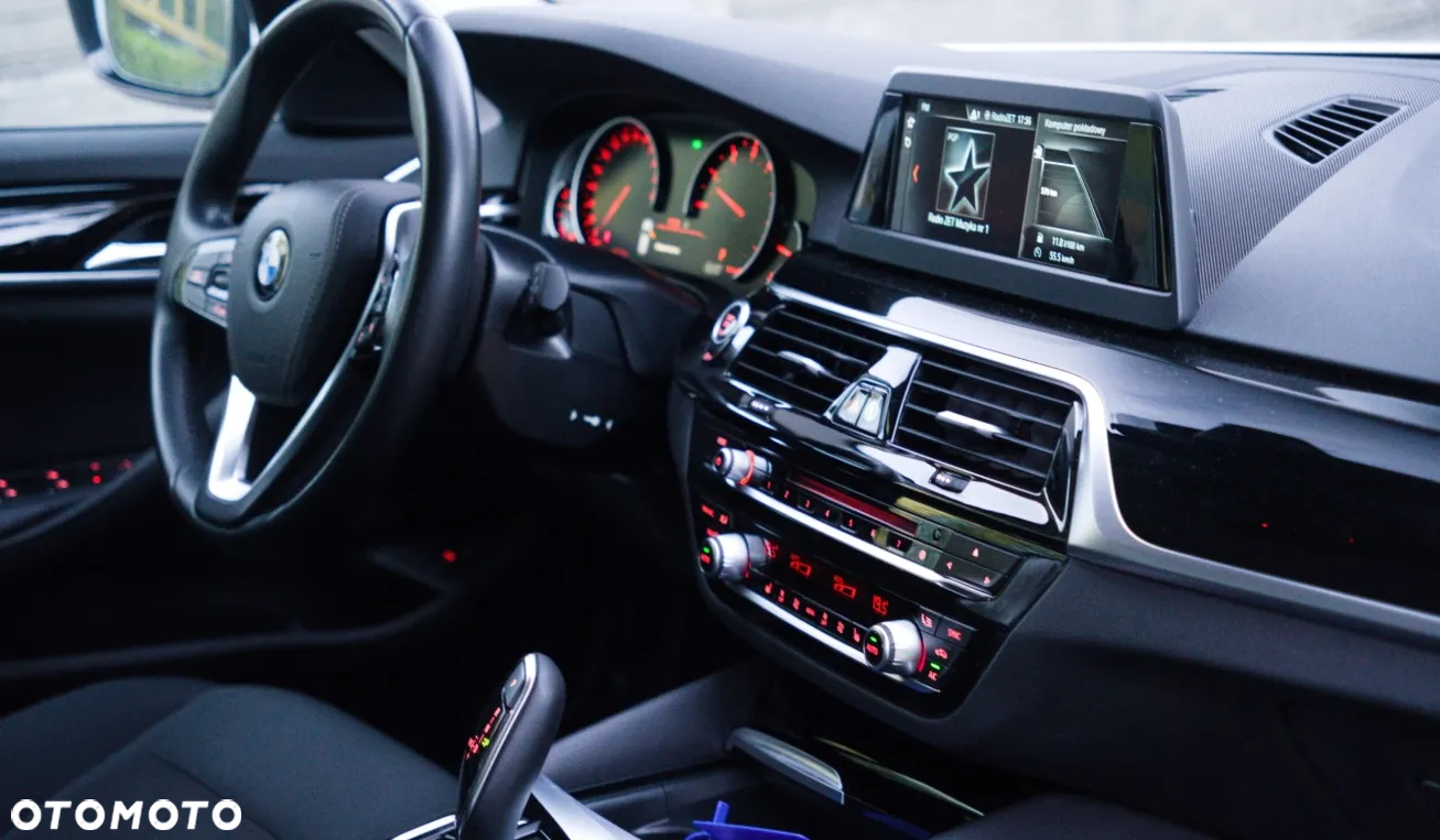 BMW Seria 5 520i - 22