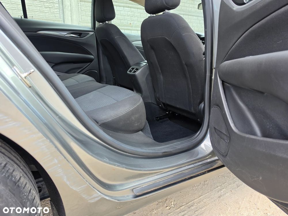 Opel Insignia - 23